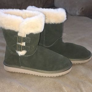 Brand new!! Kookaburra by UGG. Forest green boots.
